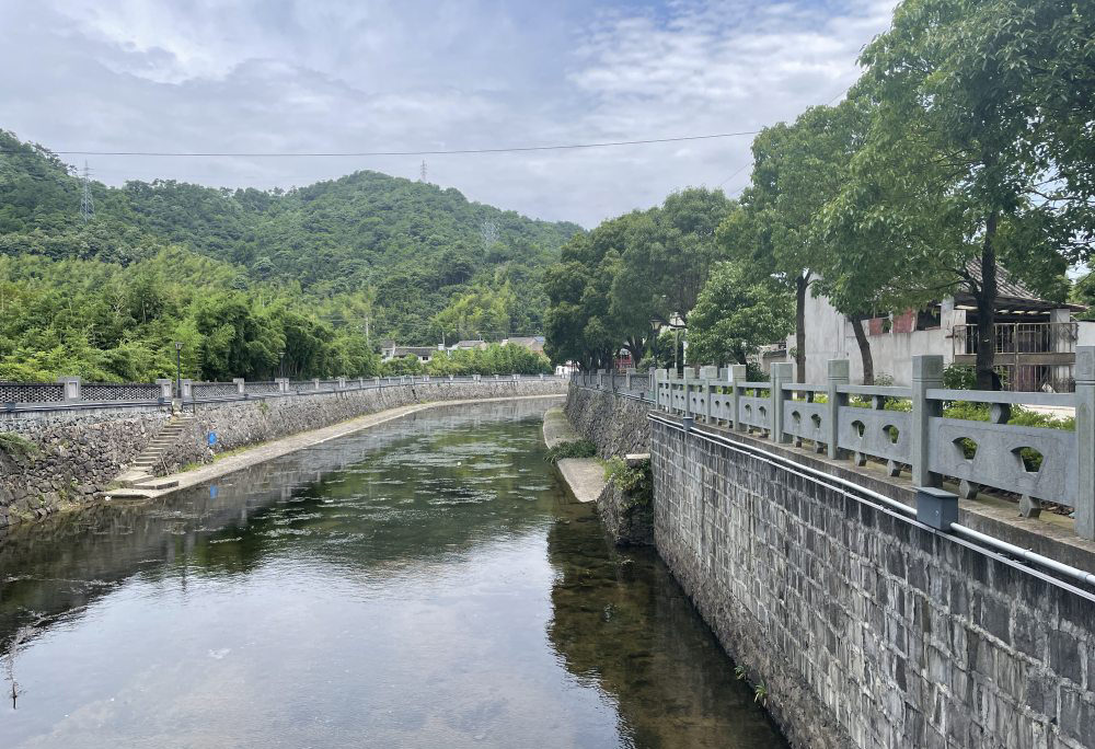 Bugün Ningbo'nun güney kesiminde orta ila şiddetli yağmur var.