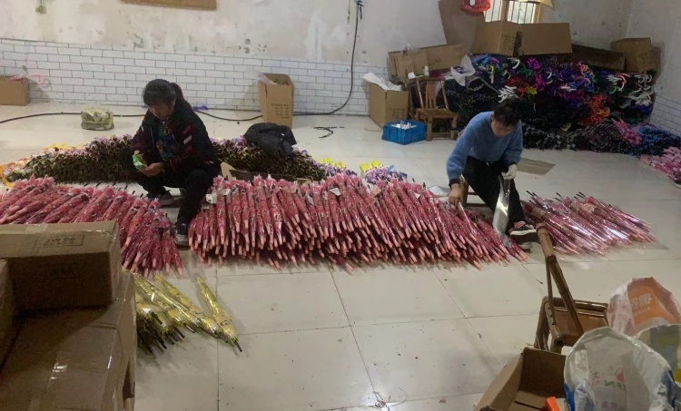 Hong Kong müşterilerine şemsiye siparişleri göndermek için lojistiği kullanmak
